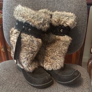 Bear trap Faux Fur Trimmed Black Swede Boots